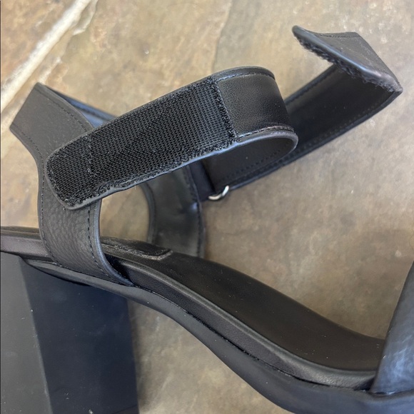 Naturalizer GenN Trace Sandal - Picture 8 of 12